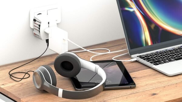 SKROSS Universal Travel Plug with USB and USB C, 1.302962, White - Image 6