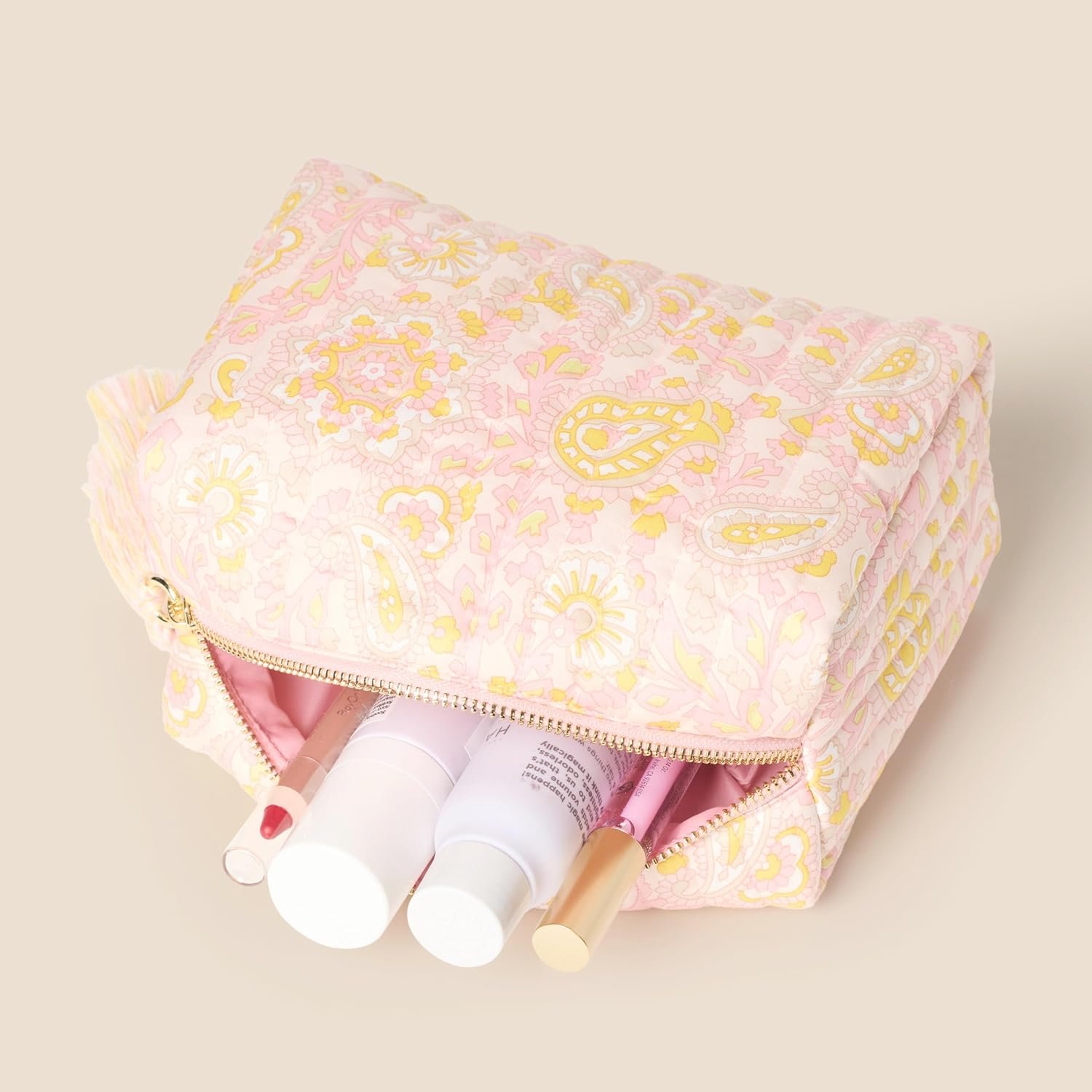 Amazon Essentials x Sofia Grainge Women's Quilted Makeup Toiletry Bag - Image 3