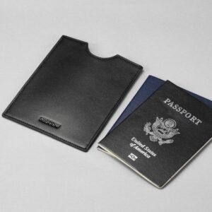 HISCOW Minimalist Passport Sleeve – Italian Calfskin (Black)
